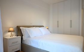 Modern Two Bedroom Apartment At Koukaki